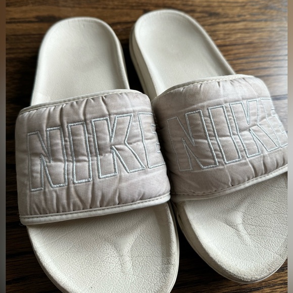 Nike Slides - Picture 3 of 5
